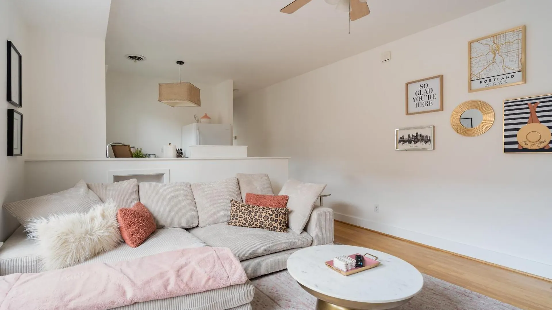 The Bohemian Spirit - Live Music, Eateries & Bars Apartment Portland