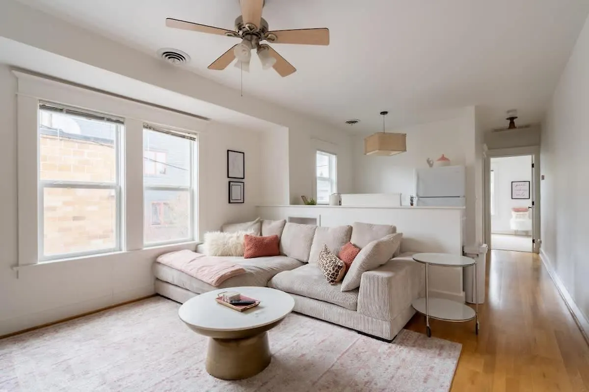 The Bohemian Spirit - Live Music, Eateries & Bars Apartment Portland