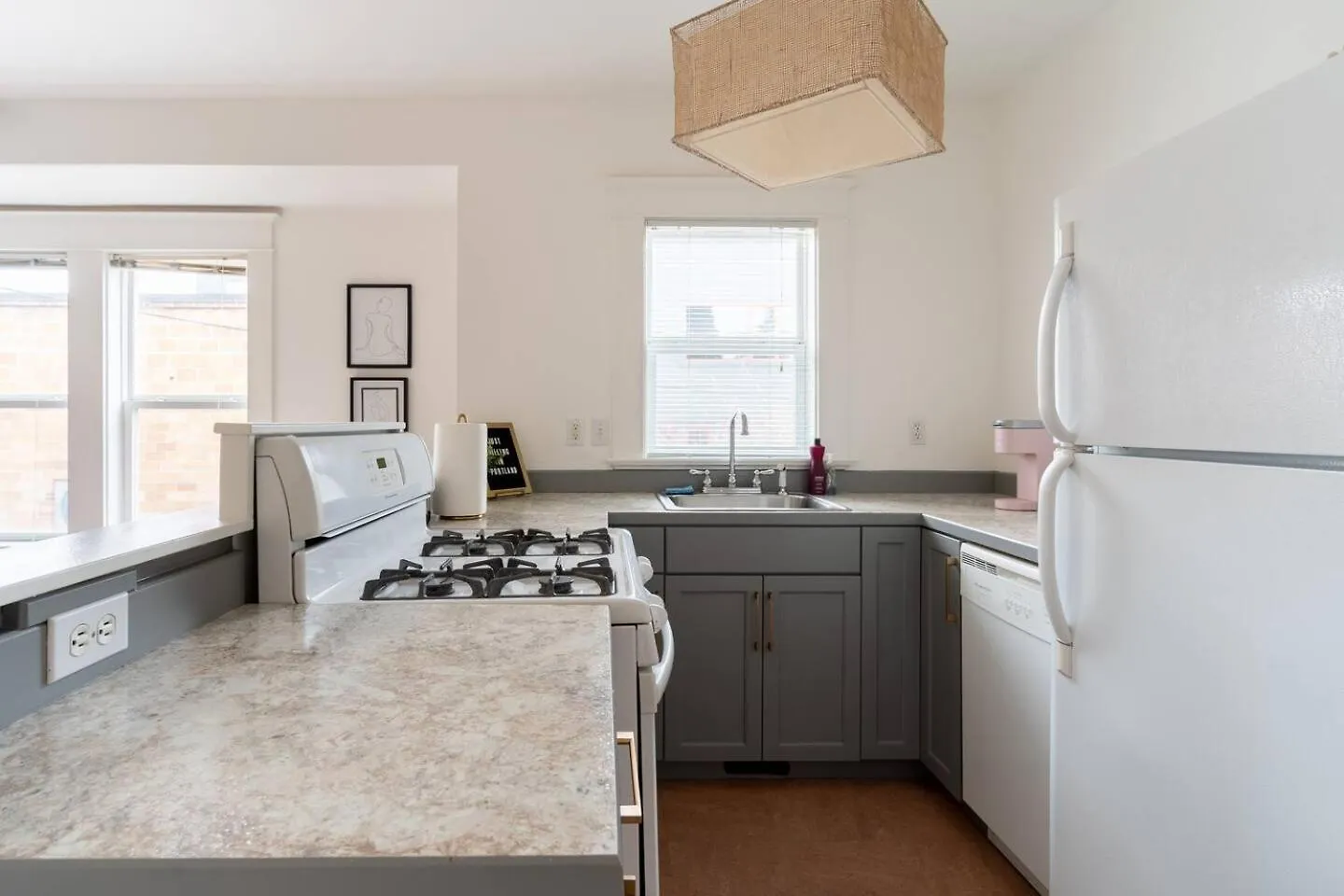 The Bohemian Spirit - Live Music, Eateries & Bars Apartment Portland 0*,  United States