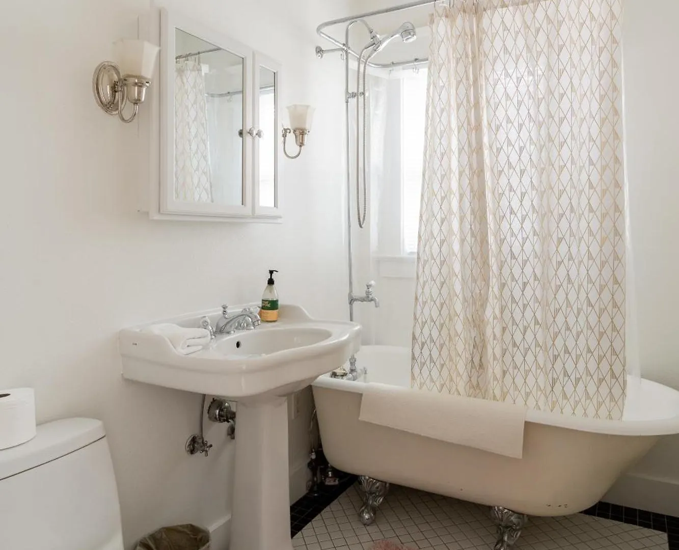 The Bohemian Spirit - Live Music, Eateries & Bars Apartment Portland