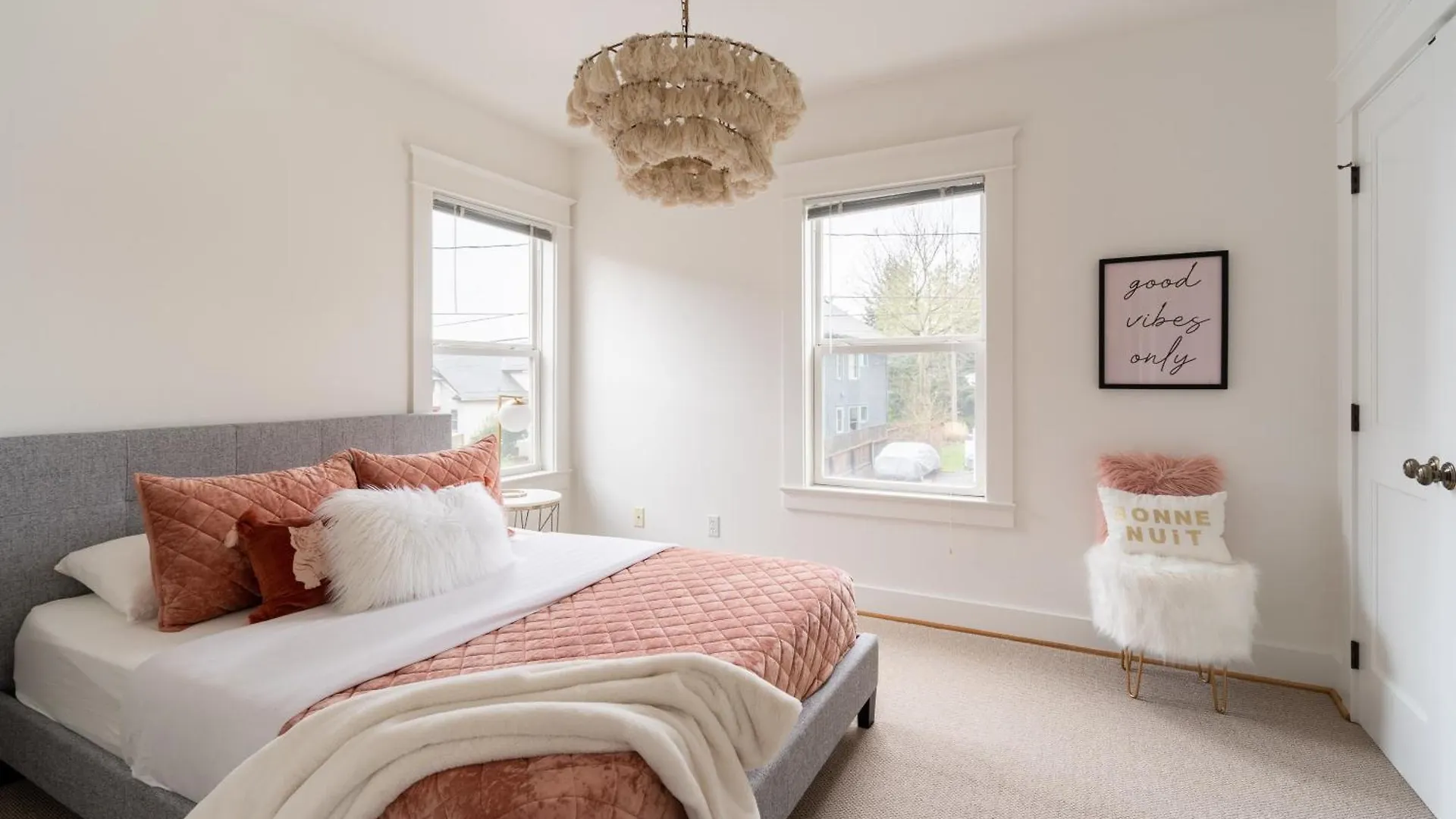 The Bohemian Spirit - Live Music, Eateries & Bars Apartment Portland United States