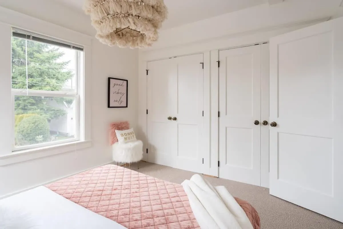 The Bohemian Spirit - Live Music, Eateries & Bars Apartment Portland