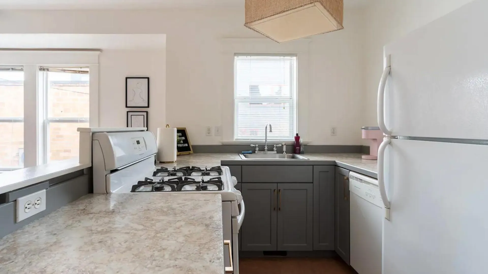 The Bohemian Spirit - Live Music, Eateries & Bars Apartment Portland